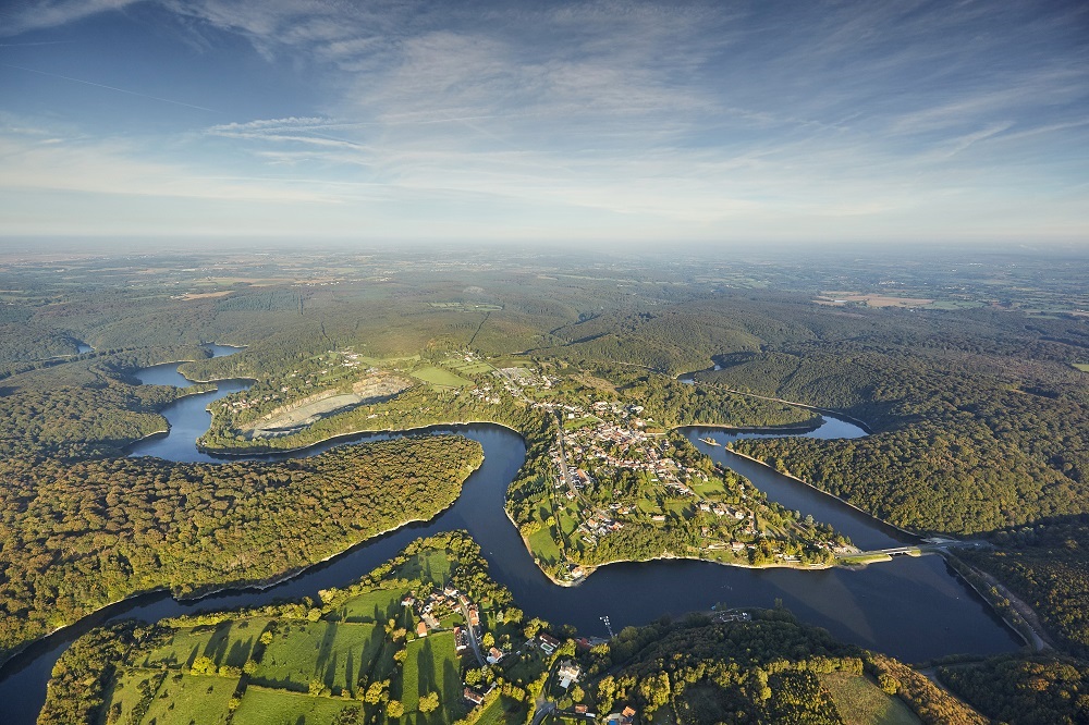 vue aérienne de Mervent