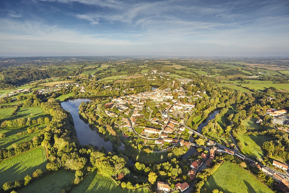 Vue aérienne de Vouvant 1